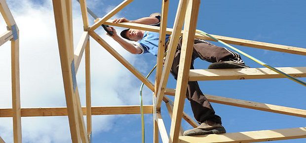 حادثه منجر به مرگ عابر پیاده ناشی از سقوط ابزار کار