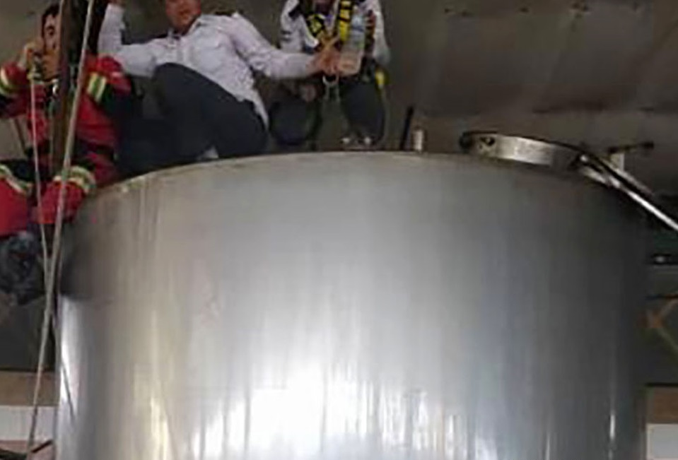 سقوط داخل مخزن بدلیل تفکر ناایمن از سوی عوامل کارفرما