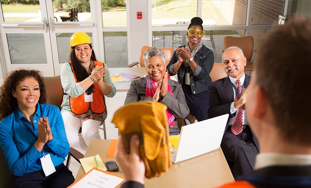 برگزاری دوره‌های آموزشی HSE و مدیریت سازمان